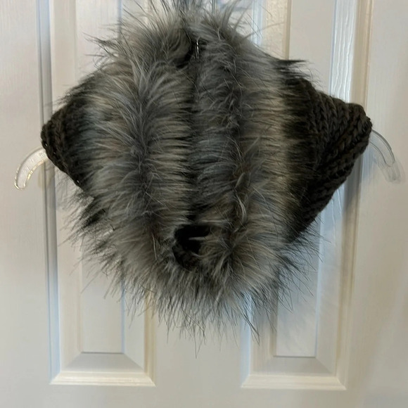 Charlie Paige Women’s OS Faux Fur Knit Infinity Neck Wrap Roll Gray Black Soft - Picture 1 of 5